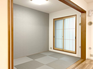 内装リフォーム 敷き方で市松模様が浮かび上がる、デザイン性のある半帖畳