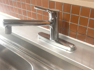 小工事 レバー操作で快適に、使いやすいキッチン水栓