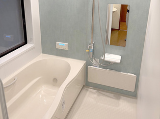 バスルームリフォーム 機能性を高め、アクセントパネルで彩るバスルーム