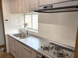 キッチンリフォーム 掃除のしやすさと、収納力を高めたキッチン